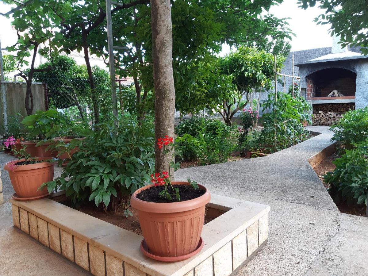 Apartment Jardin With Free Cowered Parking Zadar Exterior photo