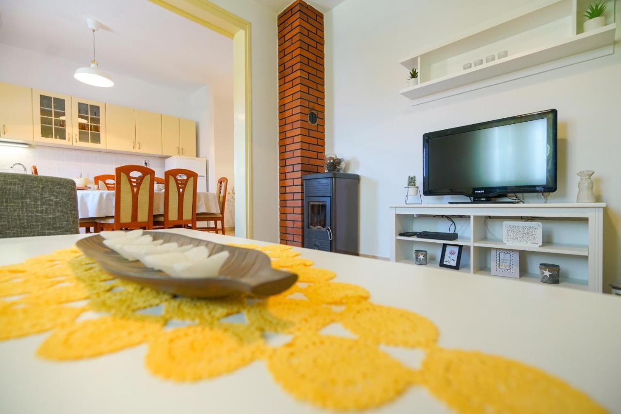 Apartment Jardin With Free Cowered Parking Zadar Exterior photo