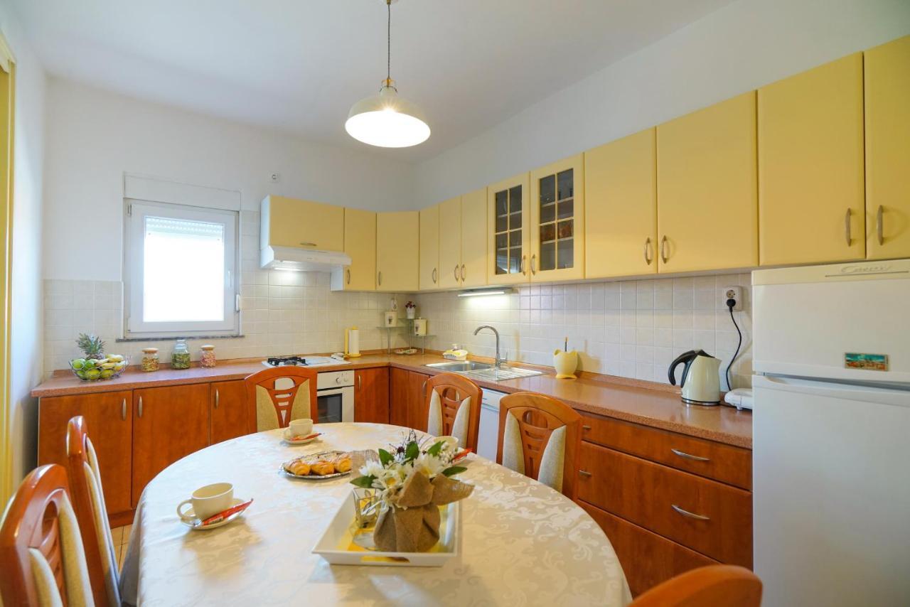 Apartment Jardin With Free Cowered Parking Zadar Exterior photo