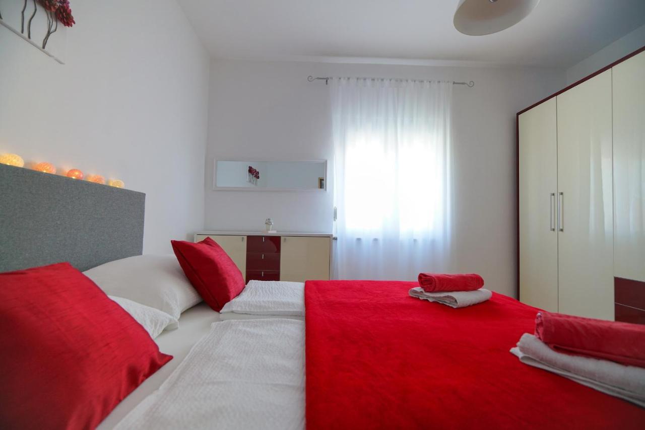 Apartment Jardin With Free Cowered Parking Zadar Exterior photo