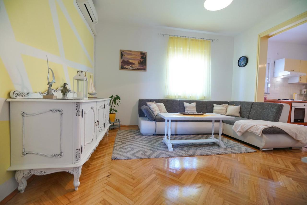 Apartment Jardin With Free Cowered Parking Zadar Exterior photo
