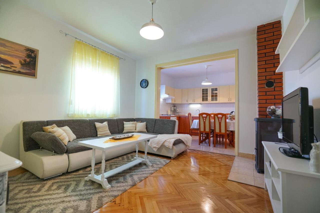 Apartment Jardin With Free Cowered Parking Zadar Exterior photo